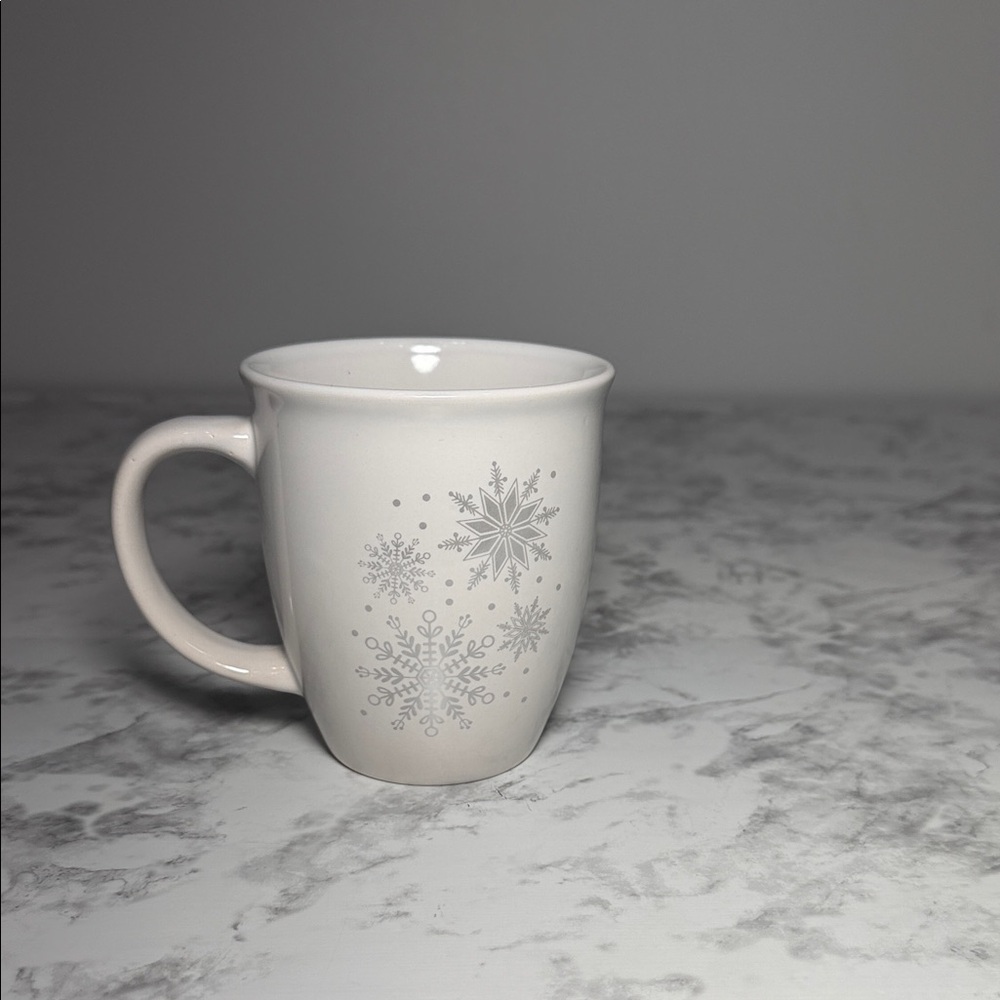Royal Norfolk White Mug with Silver Snowflake Design